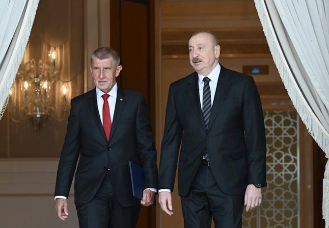 İlham Əliyev və Andrey Babiş mətbuata bəyanatlarla çıxış ediblər — FOTOLAR (YENİLƏNİB)