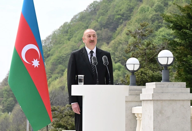 İlham Əliyev və Andrey Babiş mətbuata bəyanatlarla çıxış ediblər — FOTOLAR (YENİLƏNİB)