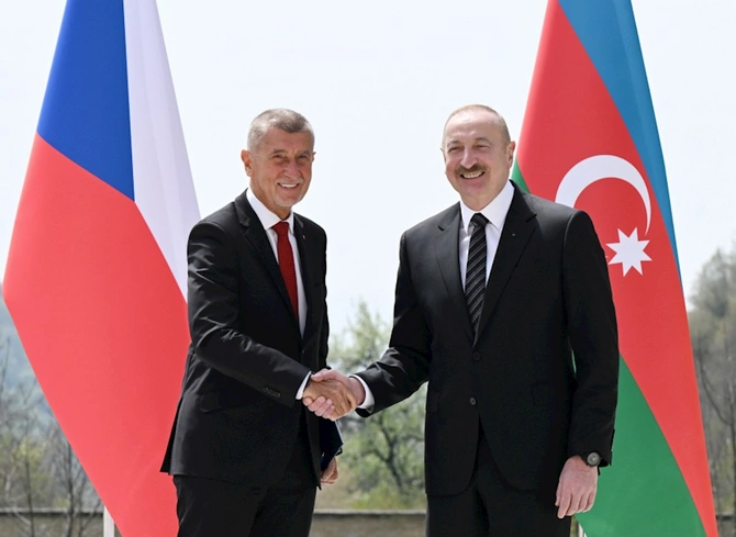 İlham Əliyev və Andrey Babiş mətbuata bəyanatlarla çıxış ediblər — FOTOLAR (YENİLƏNİB)