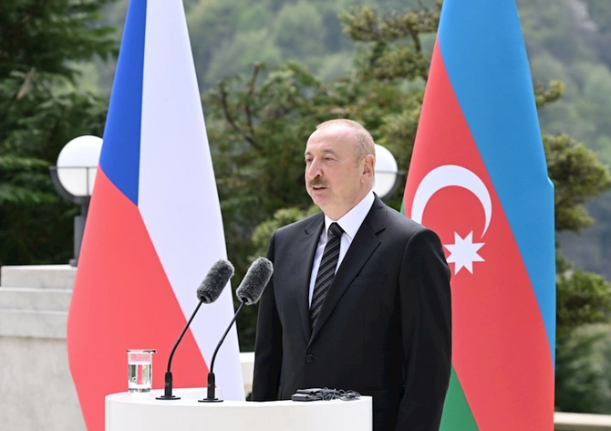 İlham Əliyev və Andrey Babiş mətbuata bəyanatlarla çıxış ediblər — FOTOLAR (YENİLƏNİB)