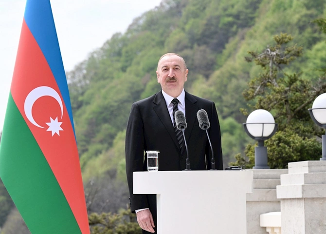 İlham Əliyev və Andrey Babiş mətbuata bəyanatlarla çıxış ediblər — FOTOLAR (YENİLƏNİB)