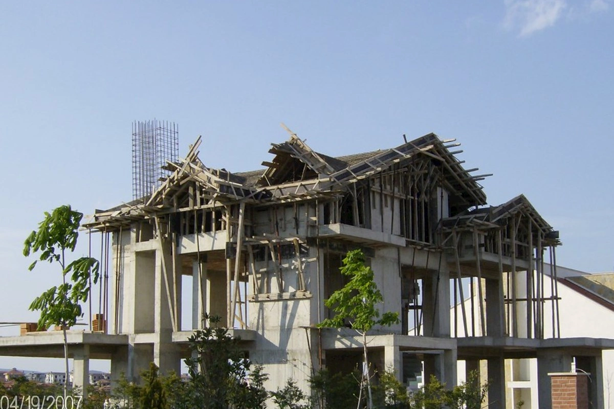 Məşhur müğənninin evi yandı — FOTO