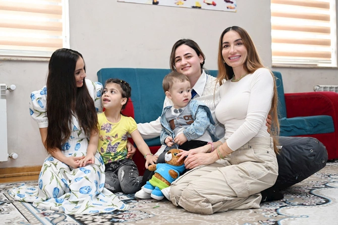 Leyla və Arzu Əliyevalara Xan məscidində “Qurani-Kərim” hədiyyə olundu — FOTOLAR