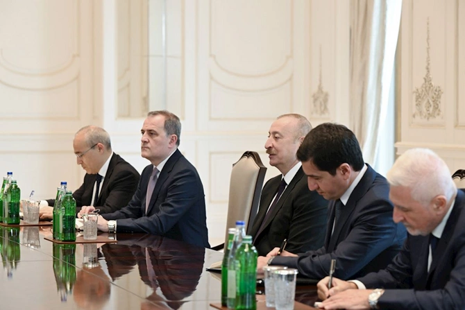 İlham Əliyev Qəbələdə BƏƏ-nin nümayəndə heyətini qəbul etdi — FOTOLAR İlham Əliyev Qəbələdə BƏƏ-nin nümayəndə heyətini qəbul etdi — FOTOLAR