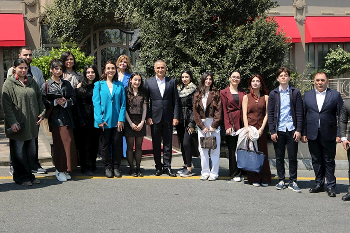 Senior Talks layihəsinin davamı: Aydın Veysəloğlu ADA tələbələri ilə yenidən görüşdü — FOTOLAR