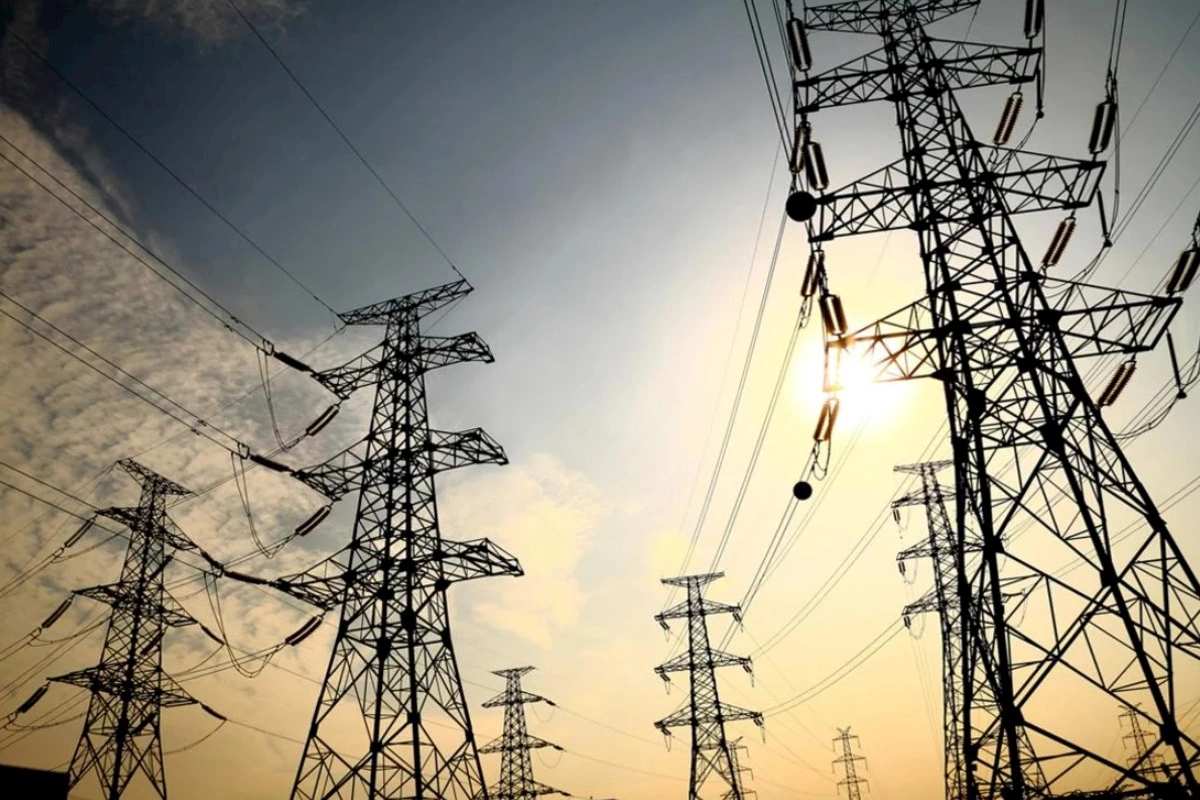 Bakıda yağışla bağlı elektrik şəbəkələrinə dəymiş ziyan aradan qaldırılacaq