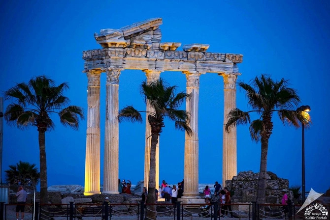 Side Antik Şəhəri: Tarix və Turizmin Qovuşduğu Aralıq Dənizi İncisi — FOTOLAR Side Antik Şəhəri: Tarix və Turizmin Qovuşduğu Aralıq Dənizi İncisi — FOTOLAR