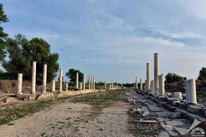 Side Antik Şəhəri: Tarix və Turizmin Qovuşduğu Aralıq Dənizi İncisi — FOTOLAR Side Antik Şəhəri: Tarix və Turizmin Qovuşduğu Aralıq Dənizi İncisi — FOTOLAR