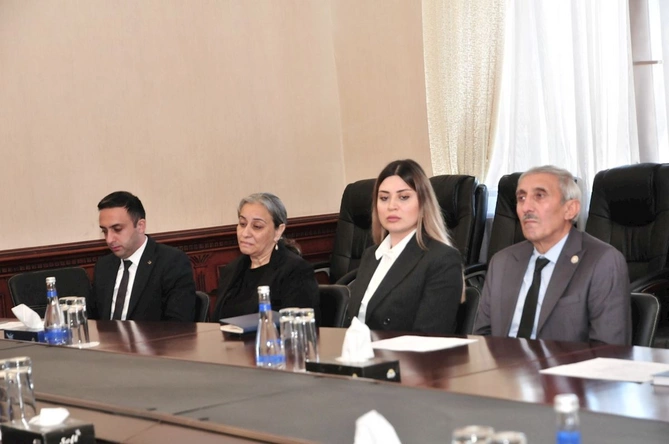 Abşeronda Aprel döyüşlərində şəhidlik zirvəsinə ucalan qəhrəmanlarımızın ailələri ilə görüş keçirildi — FOTOLAR Abşeronda Aprel döyüşlərində şəhidlik zirvəsinə ucalan qəhrəmanlarımızın ailələri ilə görüş keçirildi — FOTOLAR