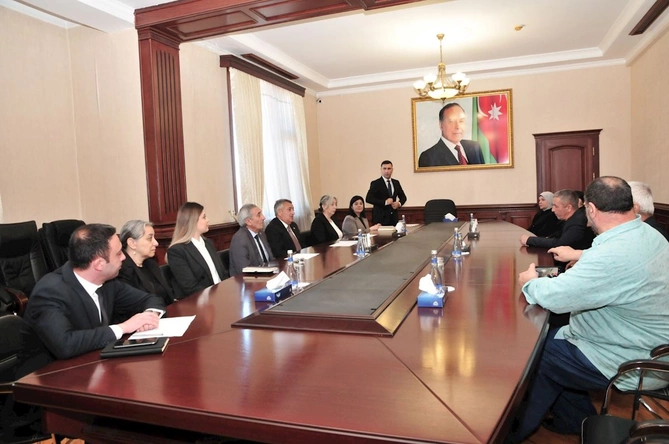 Abşeronda Aprel döyüşlərində şəhidlik zirvəsinə ucalan qəhrəmanlarımızın ailələri ilə görüş keçirildi — FOTOLAR Abşeronda Aprel döyüşlərində şəhidlik zirvəsinə ucalan qəhrəmanlarımızın ailələri ilə görüş keçirildi — FOTOLAR
