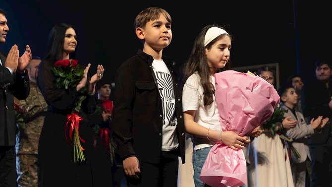 Veysəloğlu Şirkətlər Qrupunun dəstəyi ilə Aprel döyüşlərinin 10-cu ildönümünə həsr edilən “Zəfər Yolu” layihəsinin təqdimatı keçirilib — FOTOLAR