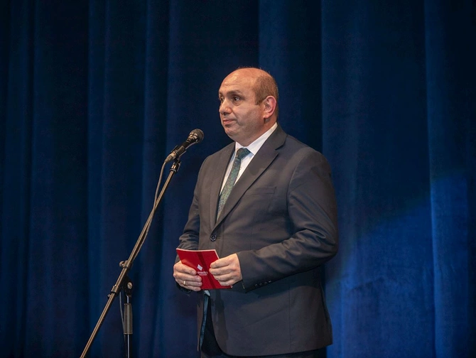 Veysəloğlu Şirkətlər Qrupunun dəstəyi ilə Aprel döyüşlərinin 10-cu ildönümünə həsr edilən “Zəfər Yolu” layihəsinin təqdimatı keçirilib — FOTOLAR