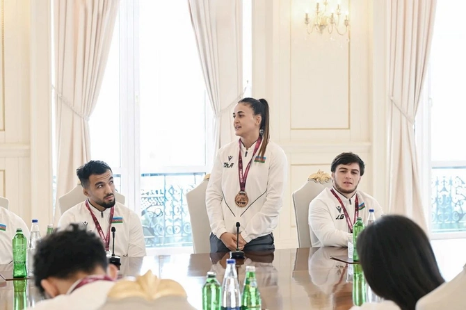 İlham Əliyev Avropa çempionatında komanda hesabında çempion olan güləşçiləri qəbul edib — FOTOLAR (YENİLƏNİB) İlham Əliyev Avropa çempionatında komanda hesabında çempion olan güləşçiləri qəbul edib — FOTOLAR (YENİLƏNİB)