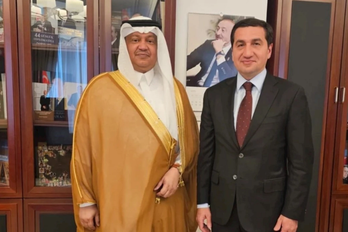 Hikmət Hacıyev Səudiyyə Ərəbistanının Azərbaycandakı səfiri ilə görüşüb
