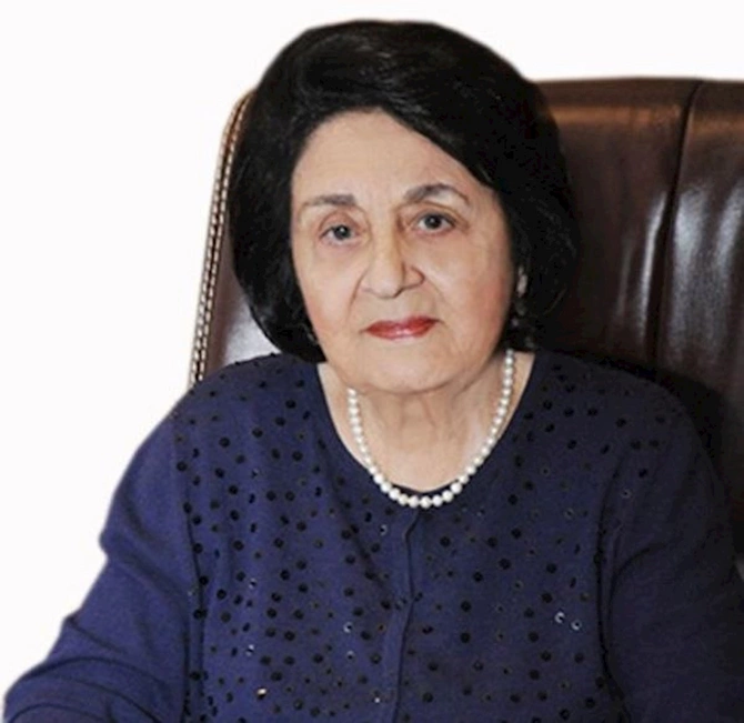 ​68 ildir eyni qurumda çalışır: 100 yaşı olacaq — FOTO