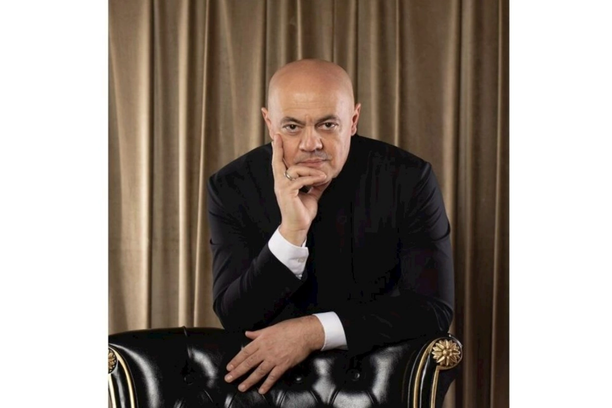 Xalq artisti vəzifəsindən azad edildi