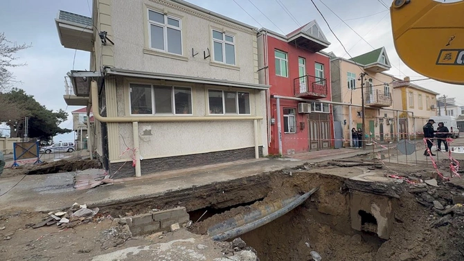 ADSEA sədri üzərində evlər tikilən kollektorun çökdüyü ərazidə olub — FOTOLAR