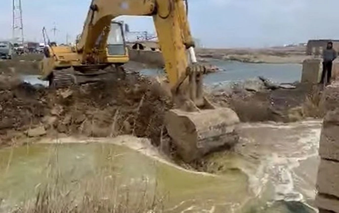 Leysana görə Puta gölünə beton boru qoyuldu — FOTOLAR Leysana görə Puta gölünə beton boru qoyuldu — FOTOLAR