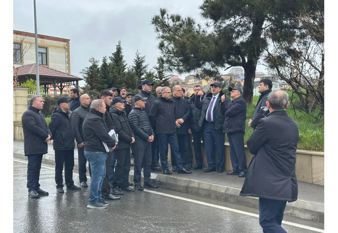Abşeronun icra başçısı yağışın problem yaratdığı ərazilərdə sakinlərlə görüşüb — FOTOLAR