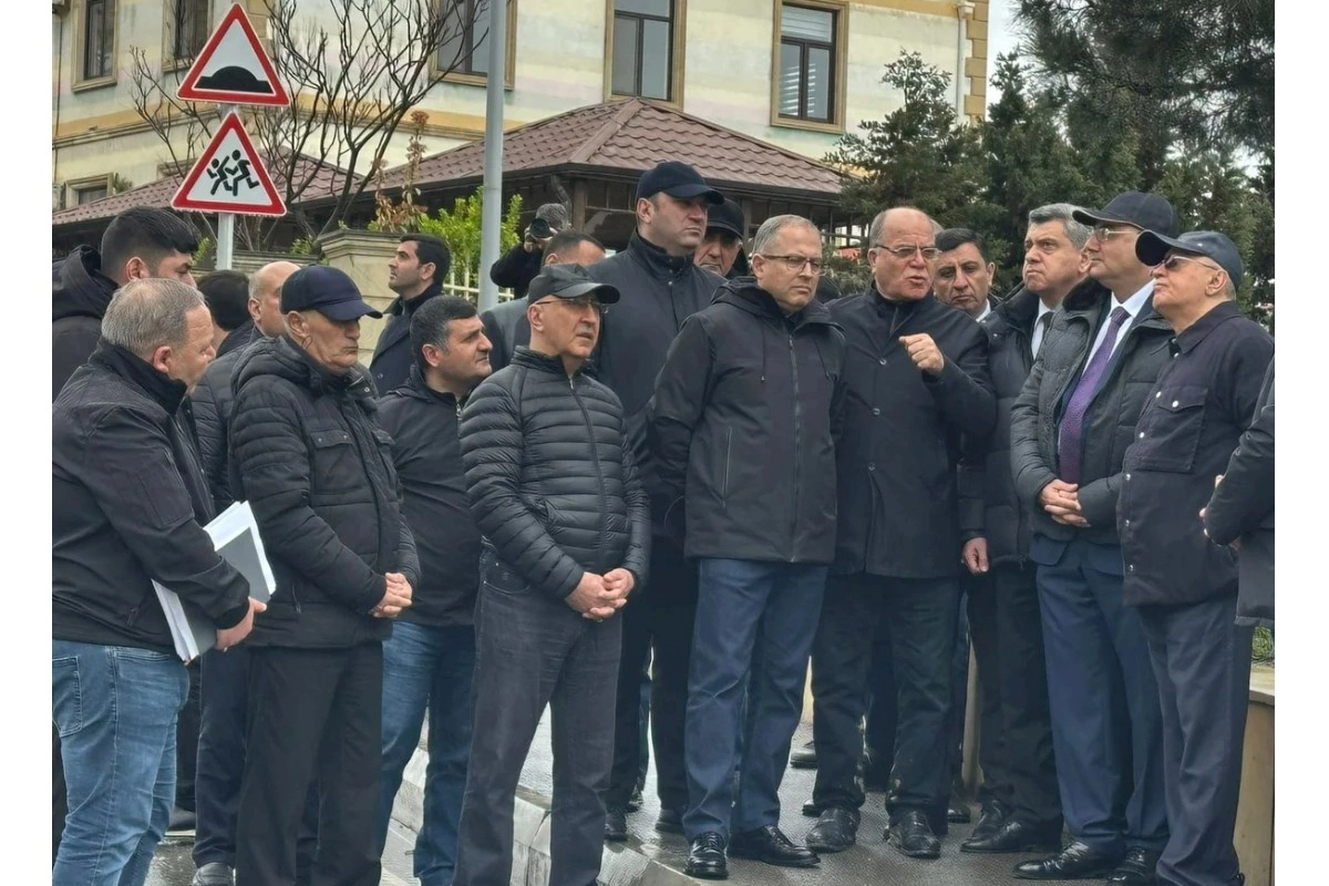Abşeronun icra başçısı yağışın problem yaratdığı ərazilərdə sakinlərlə görüşüb — FOTOLAR