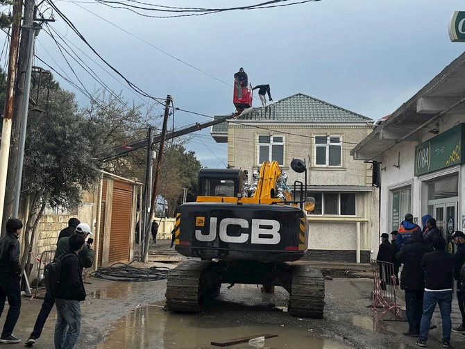ADSEA sədri üzərində evlər tikilən kollektorun çökdüyü ərazidə olub — FOTOLAR