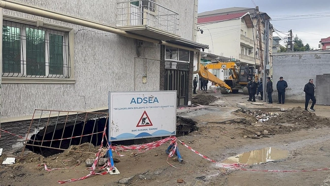 ADSEA sədri üzərində evlər tikilən kollektorun çökdüyü ərazidə olub — FOTOLAR