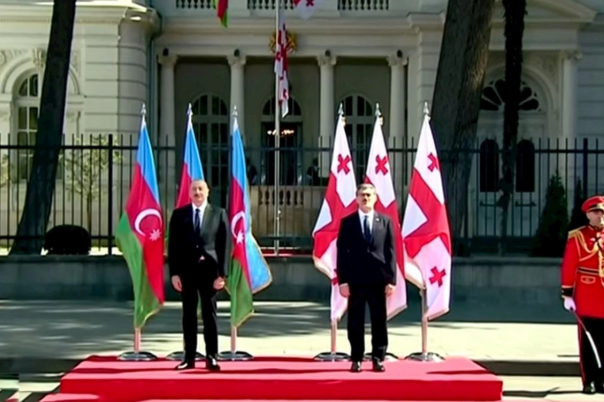 İlham Əliyevin Tbilisidə rəsmi qarşılanma mərasimi olub — VİDEO (YENİLƏNİB)