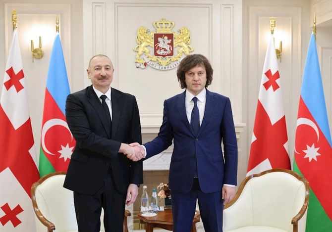 İlham Əliyevin Gürcüstanın Baş naziri ilə təkbətək görüşü oldu — FOTOLAR