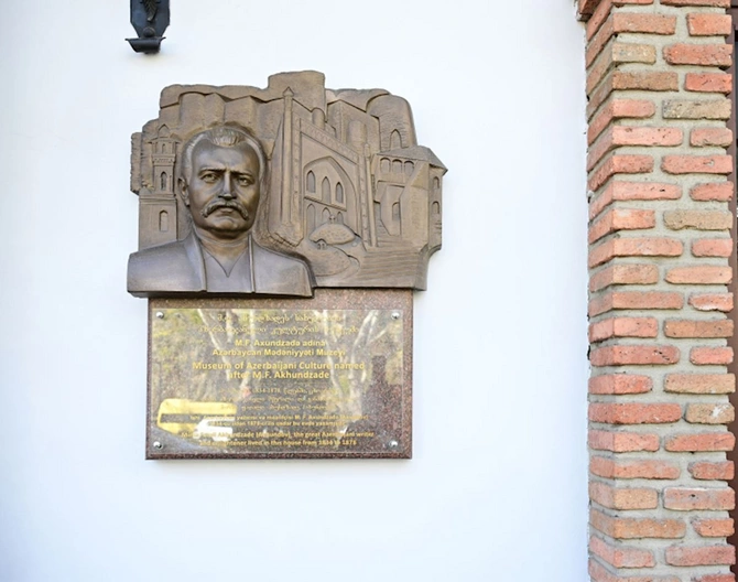Mehriban Əliyeva Tbilisidə Azərbaycan Mədəniyyəti Muzeyi ilə tanış oldu — FOTOLAR Mehriban Əliyeva Tbilisidə Azərbaycan Mədəniyyəti Muzeyi ilə tanış oldu — FOTOLAR