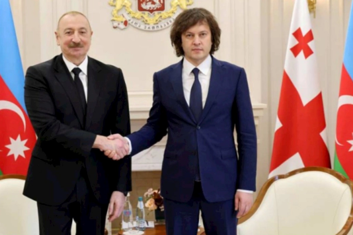 Gürcüstan mətbuatı Prezident İlham Əliyevin bu ölkəyə dövlət səfərini geniş işıqlandırıb — FOTOLAR