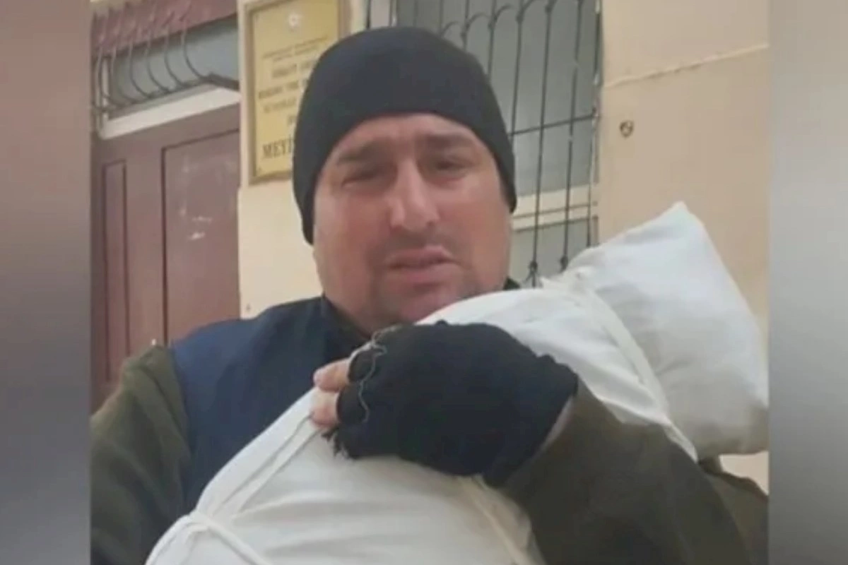 Körpəsinin meyiti ilə canlı açan ataya dövlət hər ay bu qədər pul ödəyirmiş