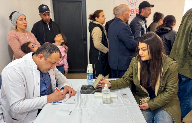 Kəlbəcər rayonunda vətəndaşlar səyyar tibbi müayinələrə cəlb olundu — FOTOLAR Kəlbəcər rayonunda vətəndaşlar səyyar tibbi müayinələrə cəlb olundu — FOTOLAR