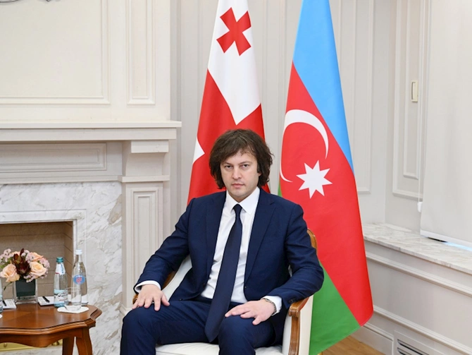 İlham Əliyevin Gürcüstanın Baş naziri ilə təkbətək görüşü oldu — FOTOLAR