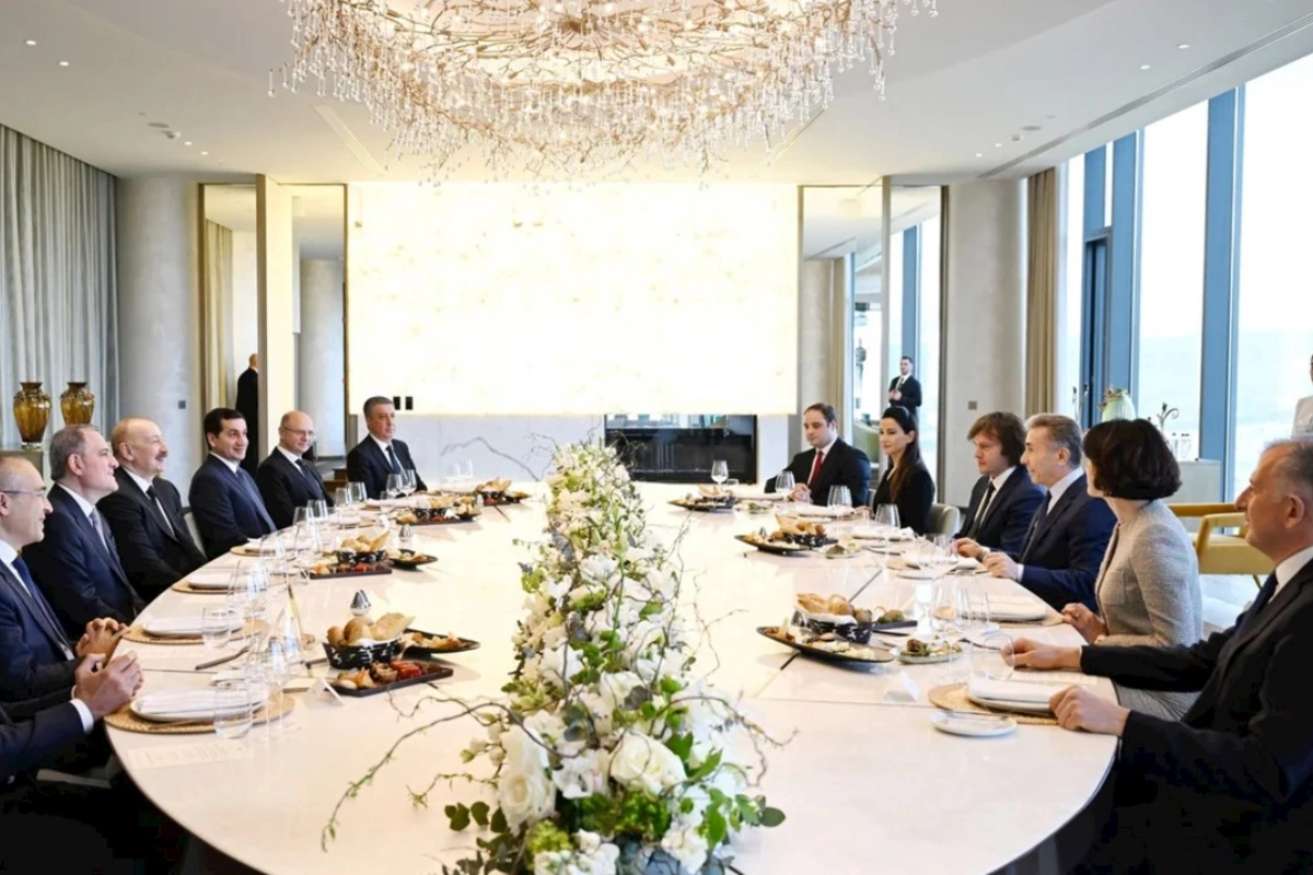 Tbilisidə Azərbaycan Prezidentinin şərəfinə lanç verilib — FOTOLAR