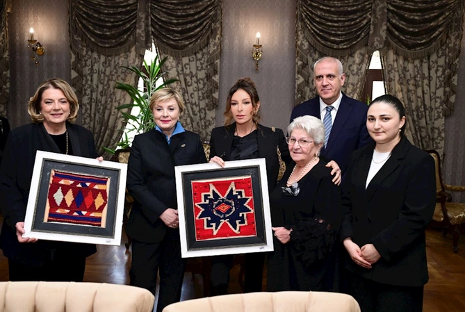Mehriban Əliyeva Tbilisidə Azərbaycan Mədəniyyəti Muzeyi ilə tanış oldu — FOTOLAR Mehriban Əliyeva Tbilisidə Azərbaycan Mədəniyyəti Muzeyi ilə tanış oldu — FOTOLAR