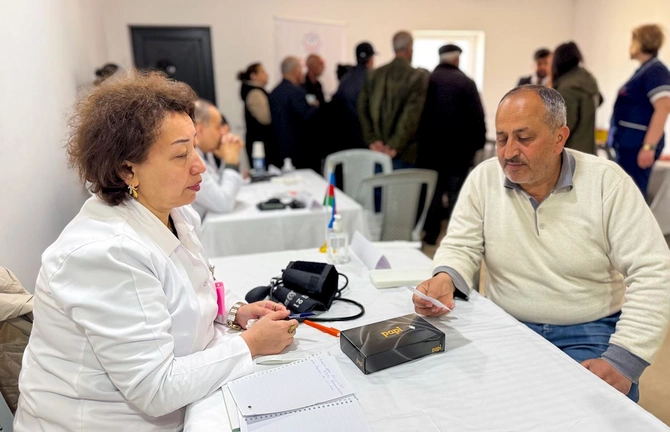 Kəlbəcər rayonunda vətəndaşlar səyyar tibbi müayinələrə cəlb olundu — FOTOLAR Kəlbəcər rayonunda vətəndaşlar səyyar tibbi müayinələrə cəlb olundu — FOTOLAR