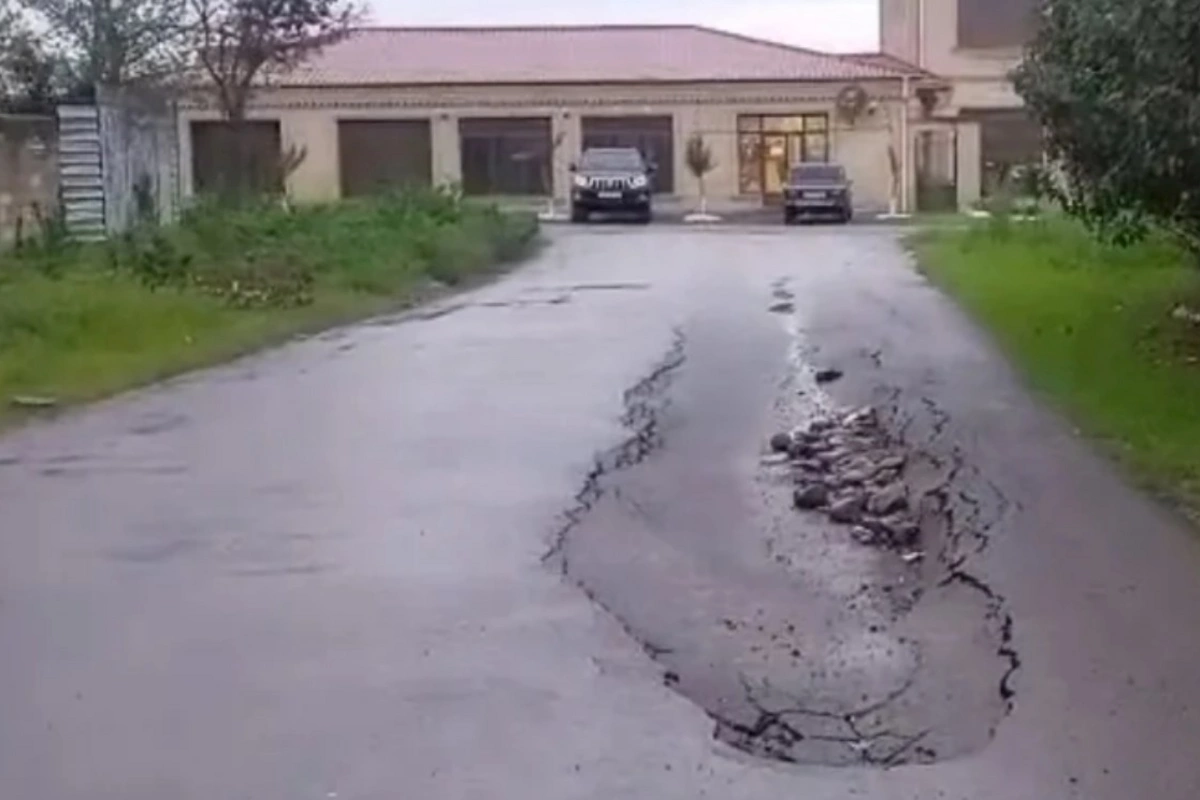 Cəlilabadda yolun bir hissəsi çöküb — FOTOLAR