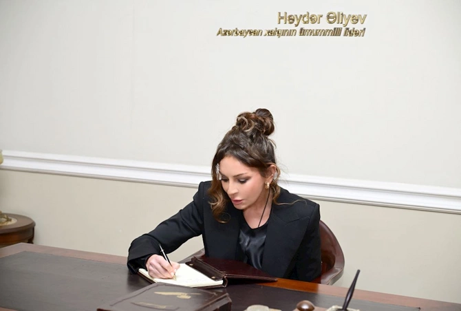 Mehriban Əliyeva Tbilisidə Azərbaycan Mədəniyyəti Muzeyi ilə tanış oldu — FOTOLAR Mehriban Əliyeva Tbilisidə Azərbaycan Mədəniyyəti Muzeyi ilə tanış oldu — FOTOLAR