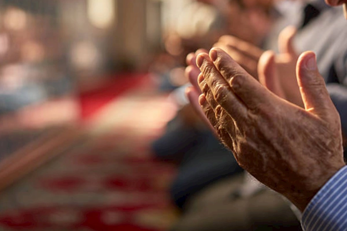 Məscidlərdə qiblə ilə bağlı müəmma: Səbəb nədir?