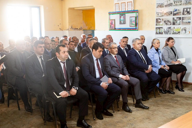 Salyan RİH başçısı sakinlərlə görüşüb — FOTOLAR
