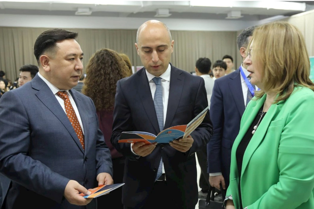 Emin Əmrullayev Qazaxıstanda “Study in Azerbaijan” beynəlxalq təhsil sərgisi ilə tanış olub — FOTOLAR