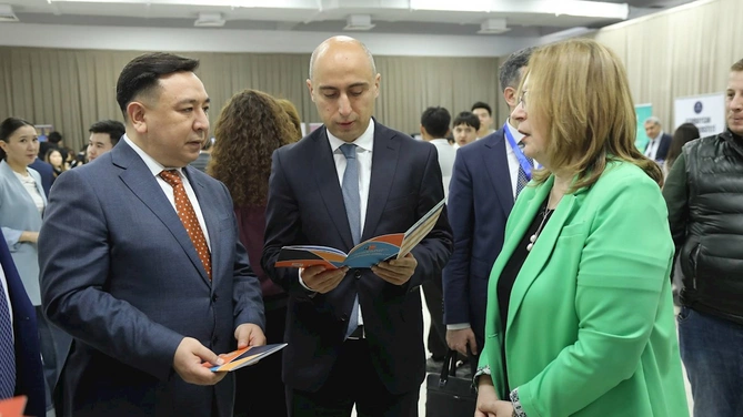 Emin Əmrullayev Qazaxıstanda “Study in Azerbaijan” beynəlxalq təhsil sərgisi ilə tanış olub — FOTOLAR Emin Əmrullayev Qazaxıstanda “Study in Azerbaijan” beynəlxalq təhsil sərgisi ilə tanış olub — FOTOLAR