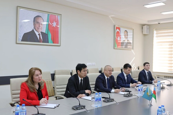 MEDİA-da Qazaxıstan nümayəndə heyəti ilə görüş keçirilib — FOTOLAR