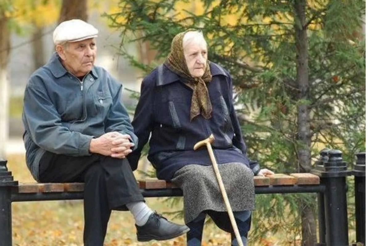 Ölkədə yaşı 100 və daha yuxarı olan neçə insan var?