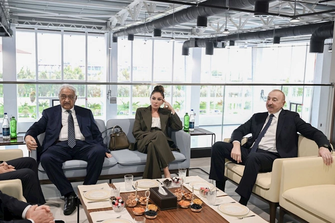 Prezident Milli Aviasiya Akademiyasında Beynəlxalq Təlim Mərkəzinin açılışında — FOTOLAR