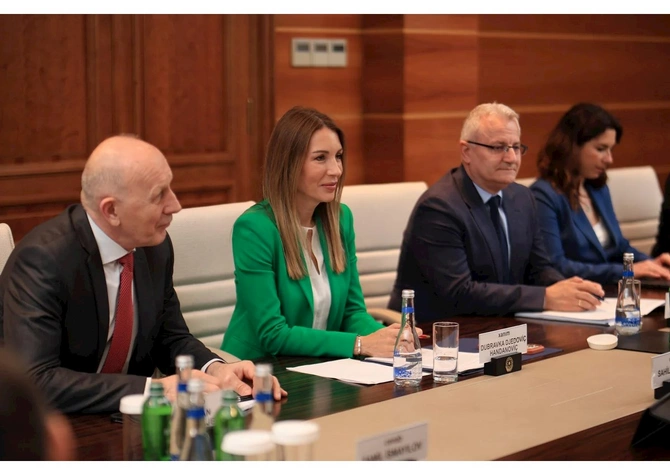 Azərbaycan qazının Serbiyaya çatdırılması üzrə müqavilənin müddəti uzadıldı — FOTOLAR Azərbaycan qazının Serbiyaya çatdırılması üzrə müqavilənin müddəti uzadıldı — FOTOLAR