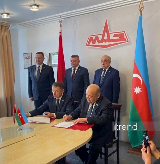 Minskdə Gəncə Avtomobil Zavodunda MAZ şassisi bazasında saziş imzalandı — FOTOLAR