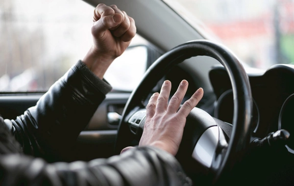 Masazırda sürücülər arasında yol verməmək üstündə dava düşdü — 2 illik cəzalandırıldı