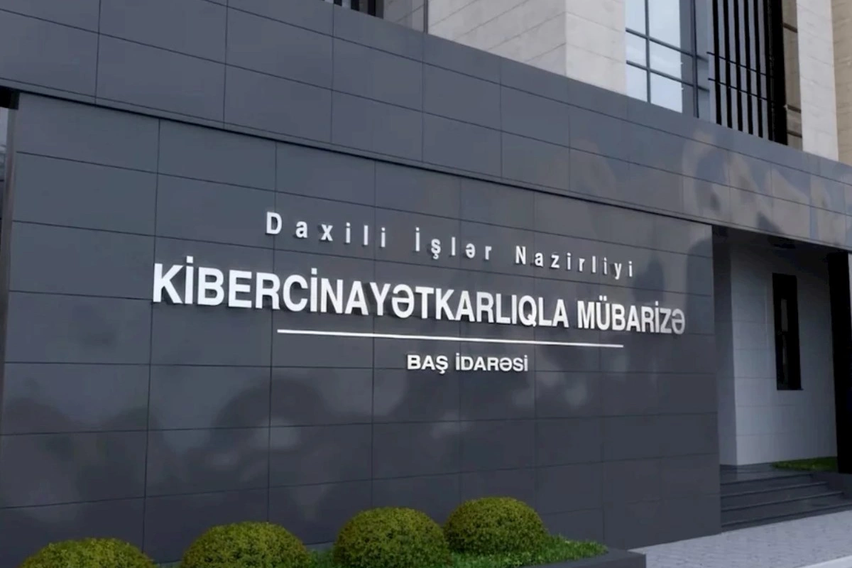 Bankların adından kiberdələduzluq etməkdə şübhəli bilinən şəxslər saxlanılıb
