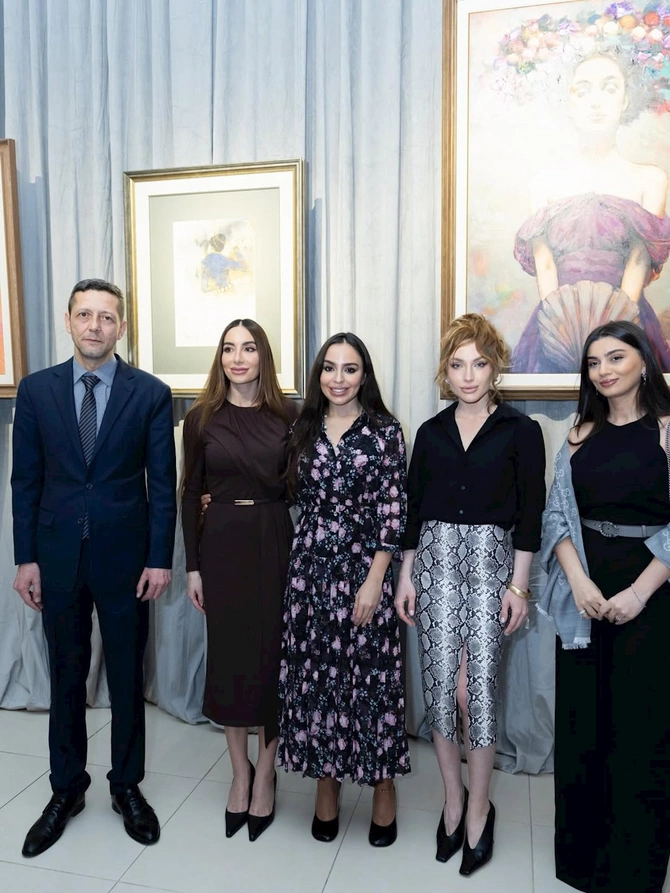 Prezidentin gəlini sərgidən paylaşım etdi — FOTOLAR Prezidentin gəlini sərgidən paylaşım etdi — FOTOLAR